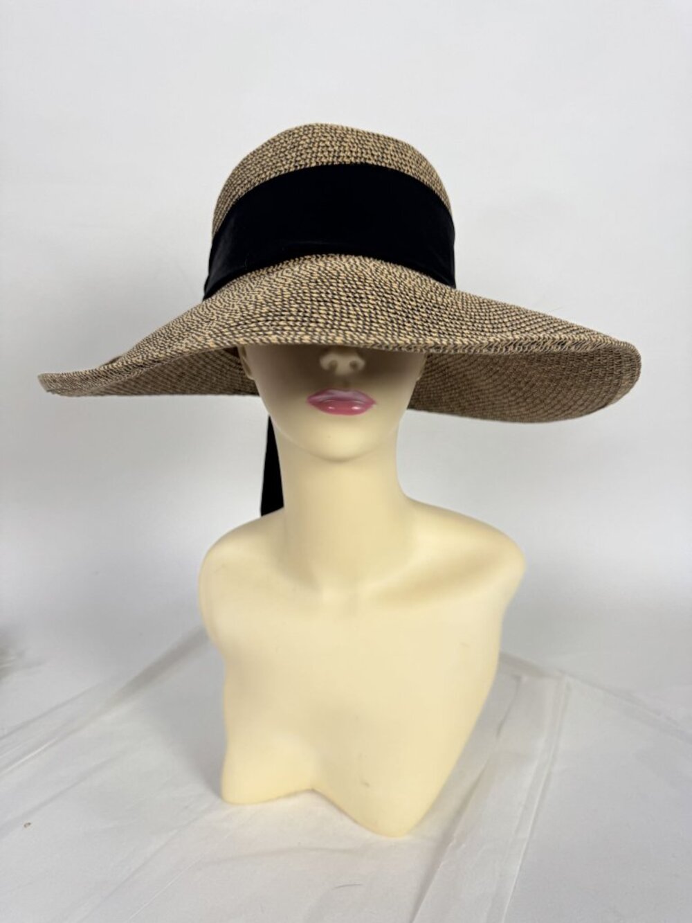 Nine West Womens Wide Brim Straw Hat With Black Ribbon Band
